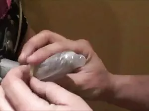 Consolador juega con ...