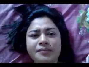 Ella ruega por más m ...