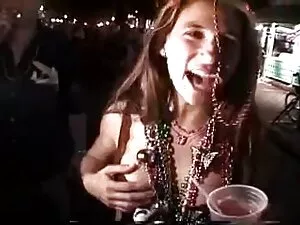 Lesbo rubia madurita ...