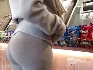 Hermanastra engaña a ...